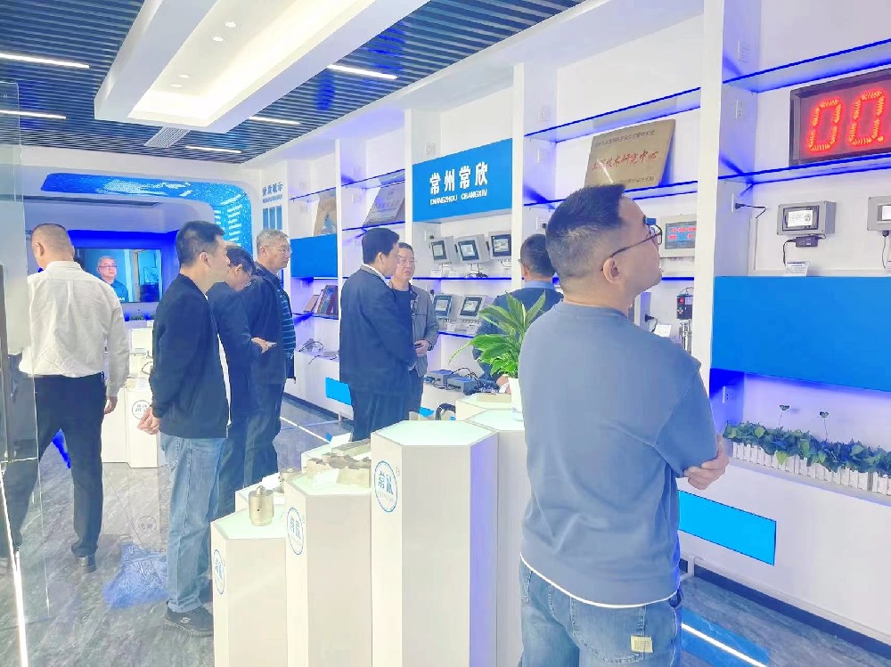 熱烈祝賀中國重型機械工業(yè)協(xié)會橋式起重機專業(yè)委員會九屆八次理 事會暨十屆一次會員大會在江蘇省常州市召開順利召開并圓滿結(jié)束！